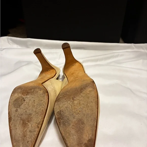 Bally Beige Patent Leather Heels - Picture 6 of 6